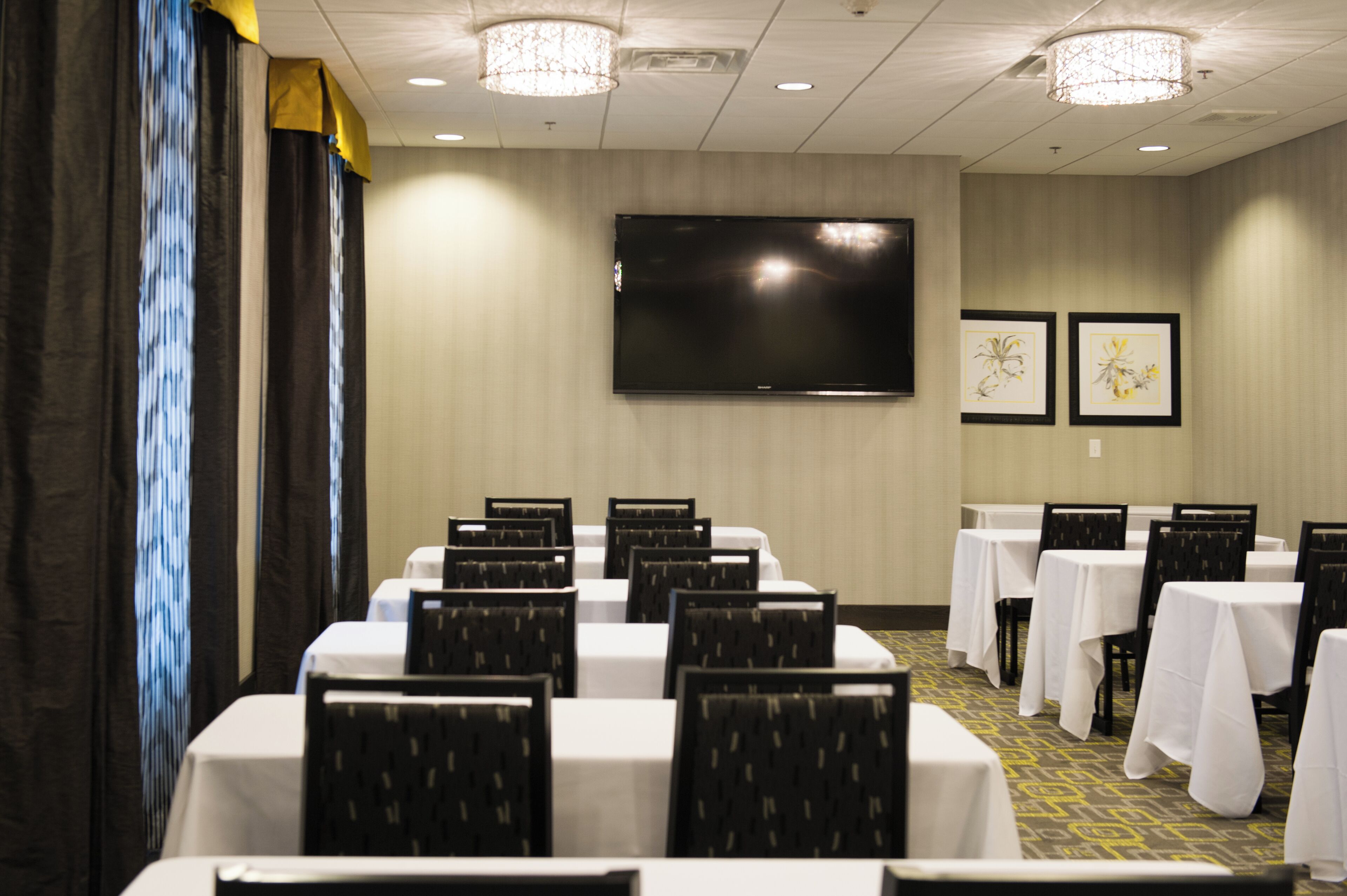 Foto - Holiday Inn Express and Suites Madison Central by IHG