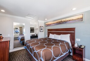 スーペリア ルーム キングベッド 1 台 | 高級寝具、デスク、アイロン / アイロン台、WiFi (無料)