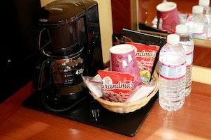 Frigobar, microondas, cafetera/tetera