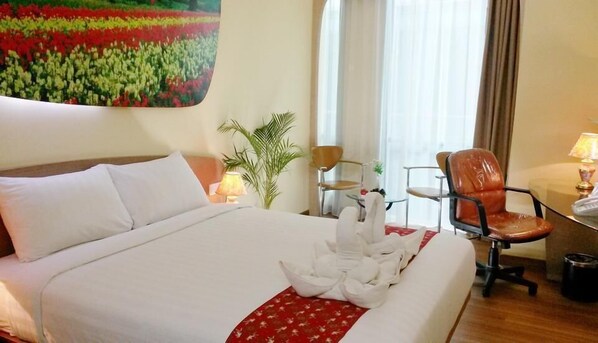 Deluxe Double Room | Desk, free WiFi - Business Hotel Tomang (Jakarta)