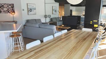 Villa, 5 Bedrooms SPA | In-room dining