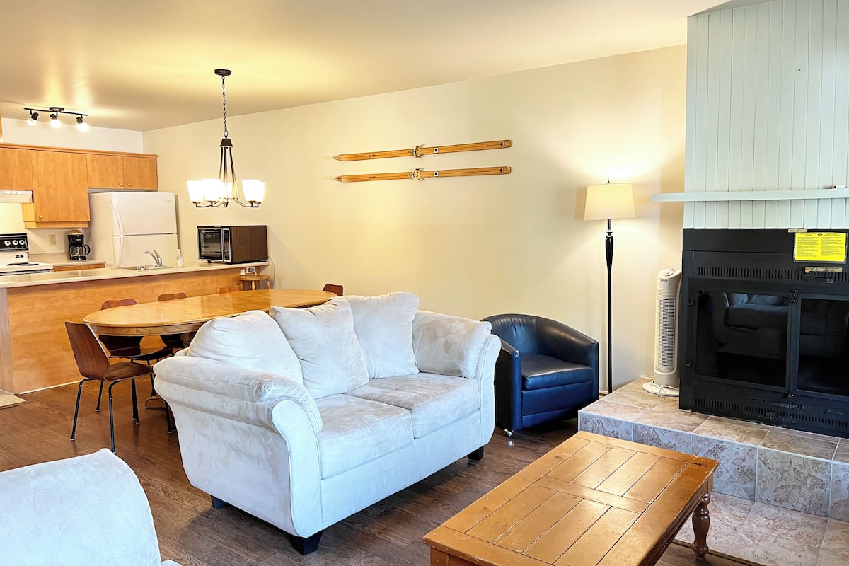 Condo, 3 habitaciones | Área de sala de estar