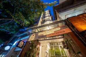 Front of property - Dom's Residence & Hotel Hanoi (Hanoi)