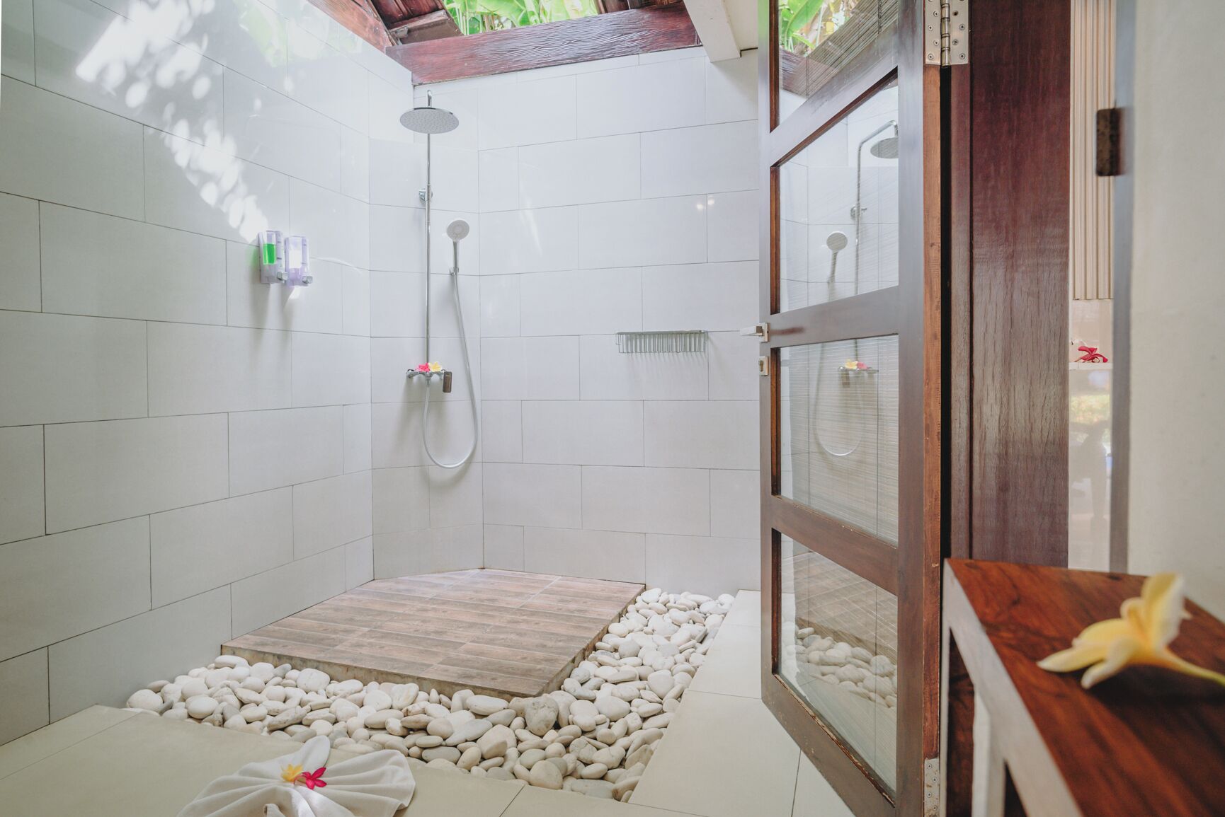 Photo - Frangipani Beach Hotel