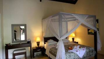 Deluxe Room | Minibar, in-room safe, desk, free WiFi