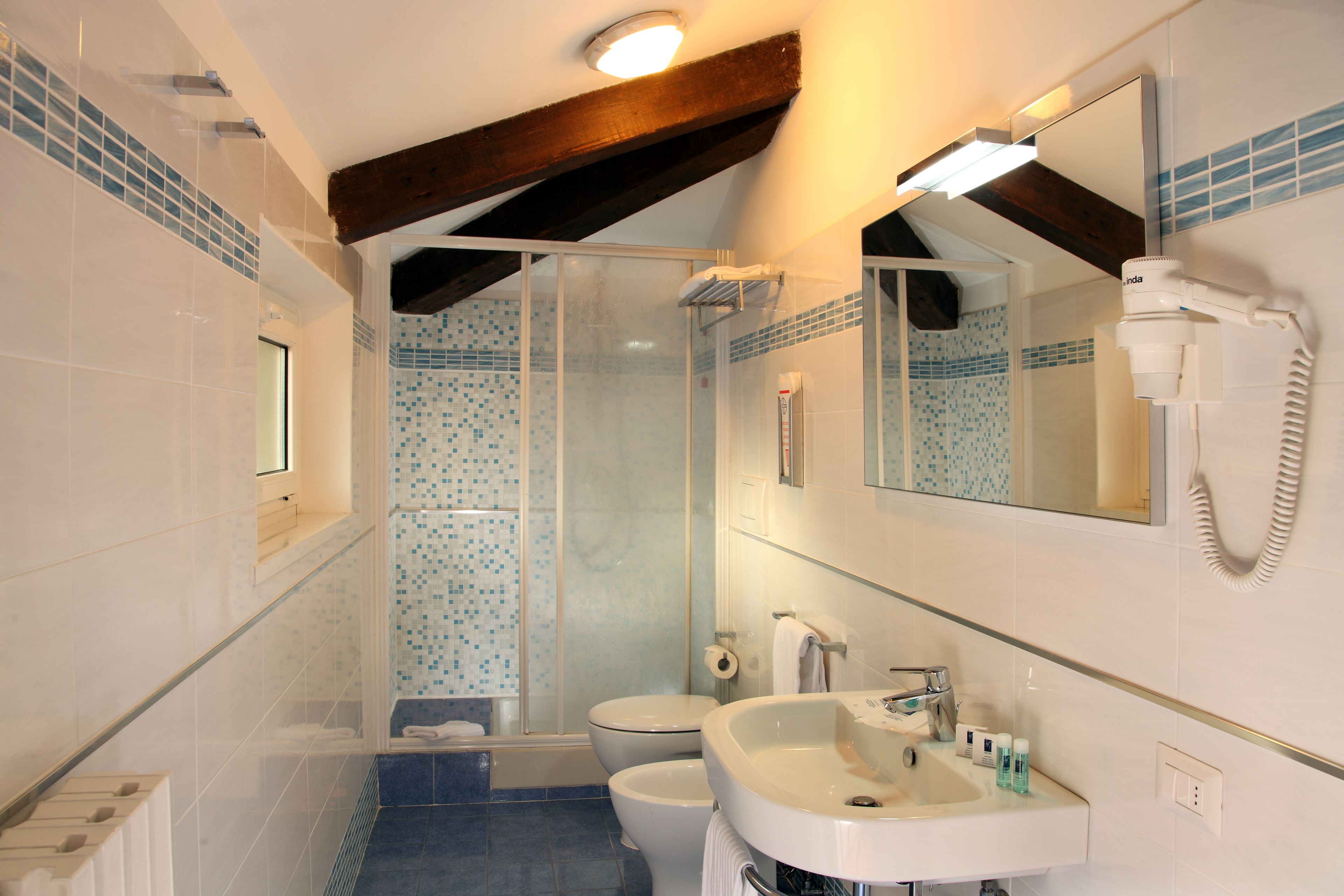suite | bathroom | free toiletries, hair dryer, towels