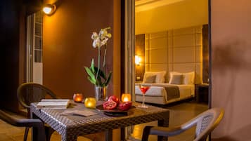 Deluxe Double Room | Minibar, in-room safe, desk, free WiFi