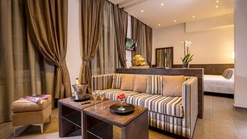 Suite Junior | Minibar, una cassaforte in camera, una scrivania, Wi-Fi gratuito