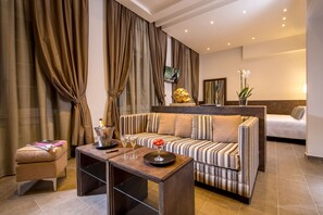 Suite junior | Minibar, caja de seguridad en la habitación, escritorio y wifi gratis 