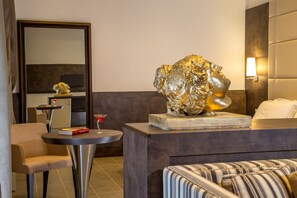 Suite junior | Minibar, caja de seguridad en la habitación, escritorio y wifi gratis 