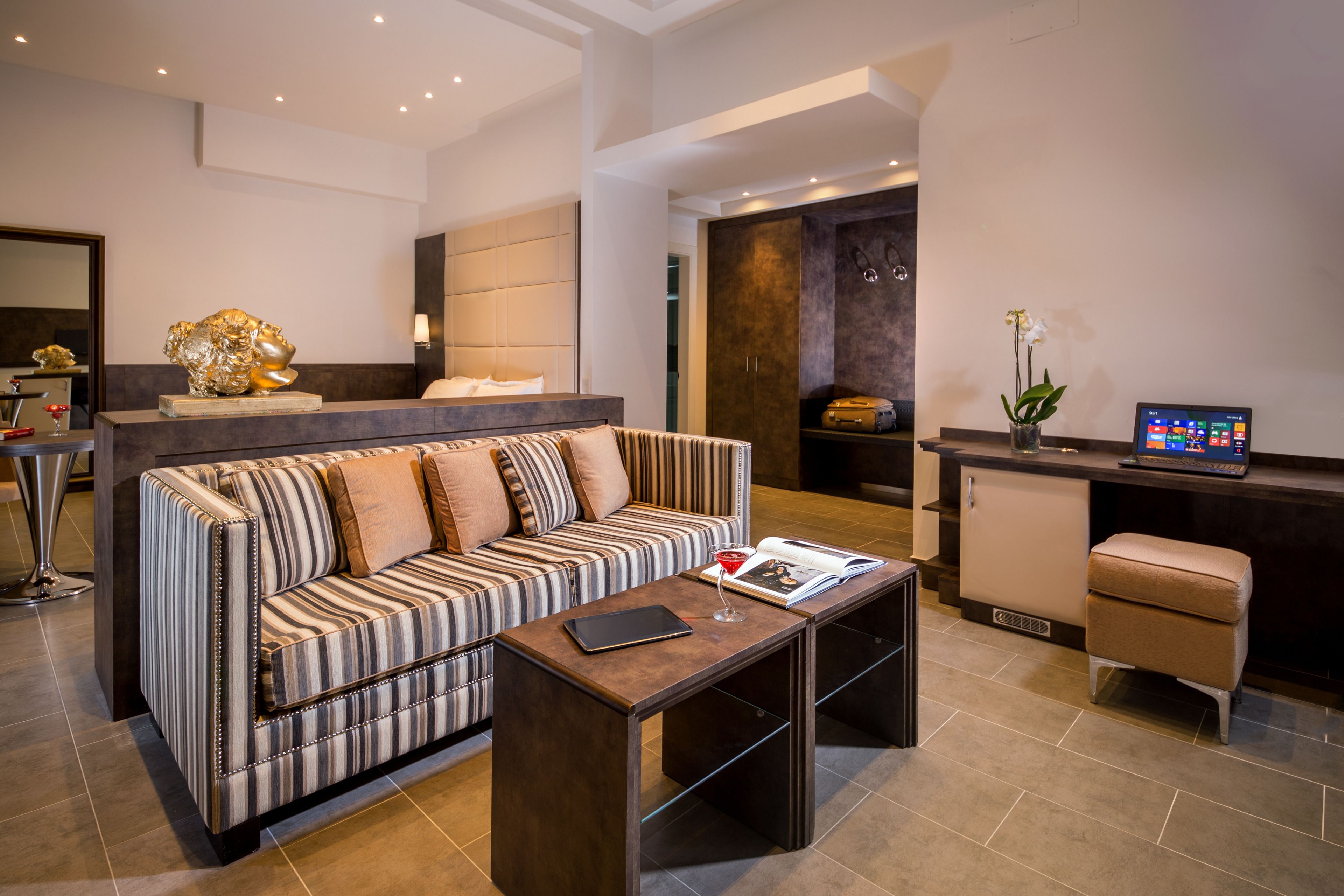 junior suite | minibar, in-room safe, desk, free wifi