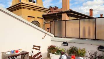 Colazione a buffet, servita tutte le mattine (10 EUR a persona)