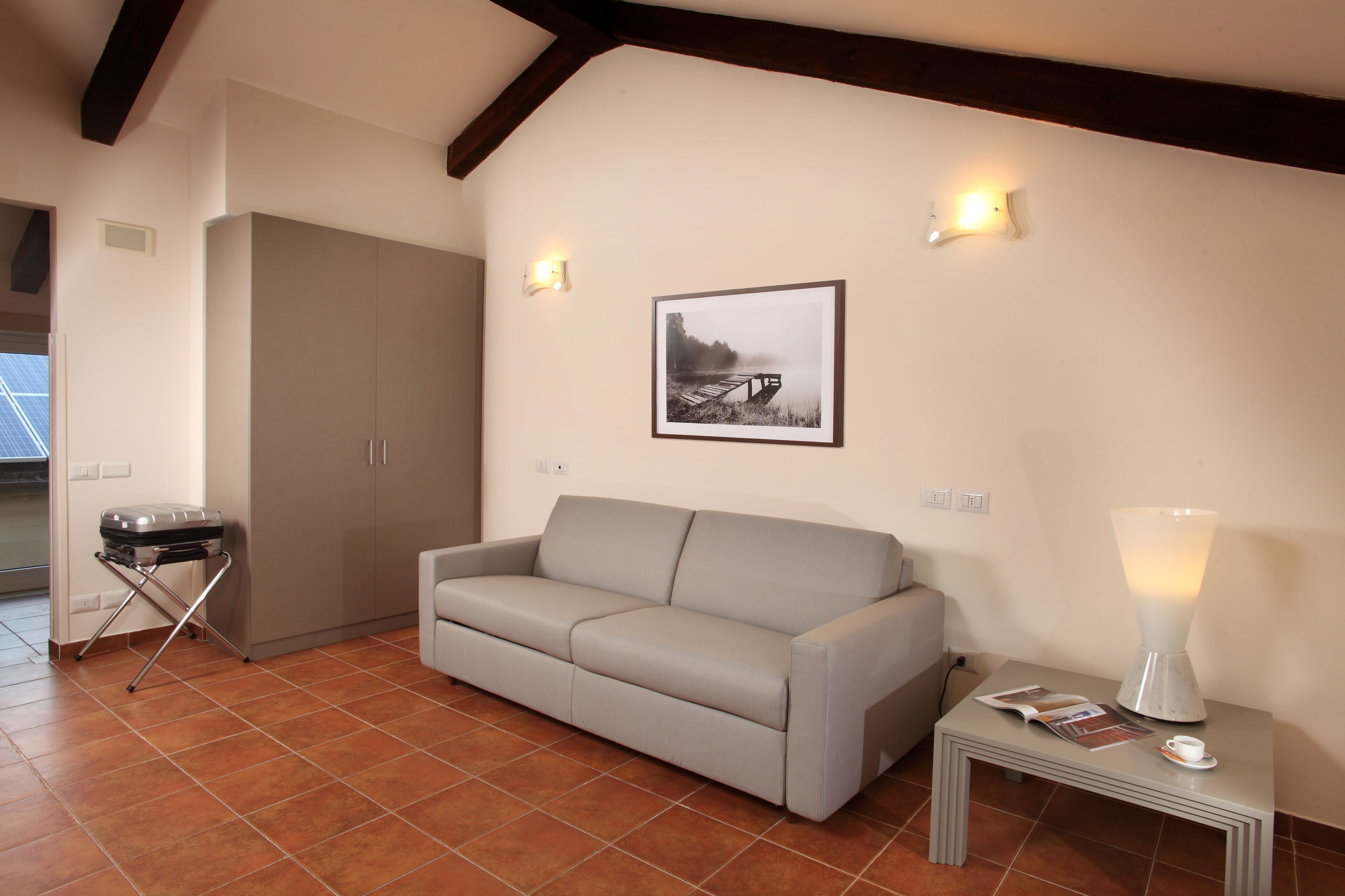 suite | minibar, in-room safe, desk, free wifi