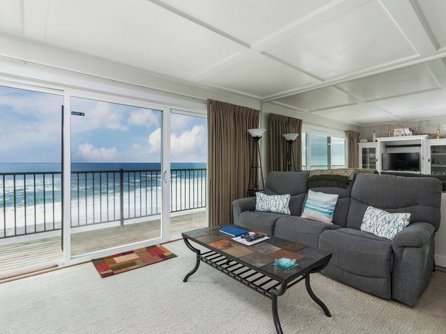 Suite, 1 kingsize bed, keuken, aan zee | Woonruimte | Flatscreentelevisie, een dvd-speler en een tafeltennistafel