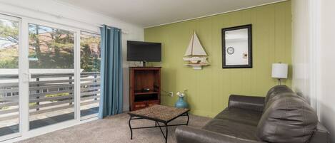 39/40 Courtyard 2nd Floor | Living area | Flat-screen TV, DVD player, table tennis