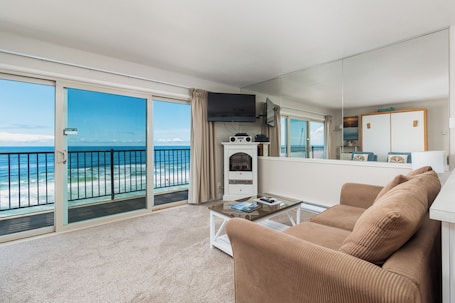 13 Oceanfront 2nd Floor | Living area | Flat-screen TV, DVD player, table tennis