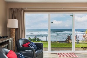 03 Oceanfront 1st Floor | Living area