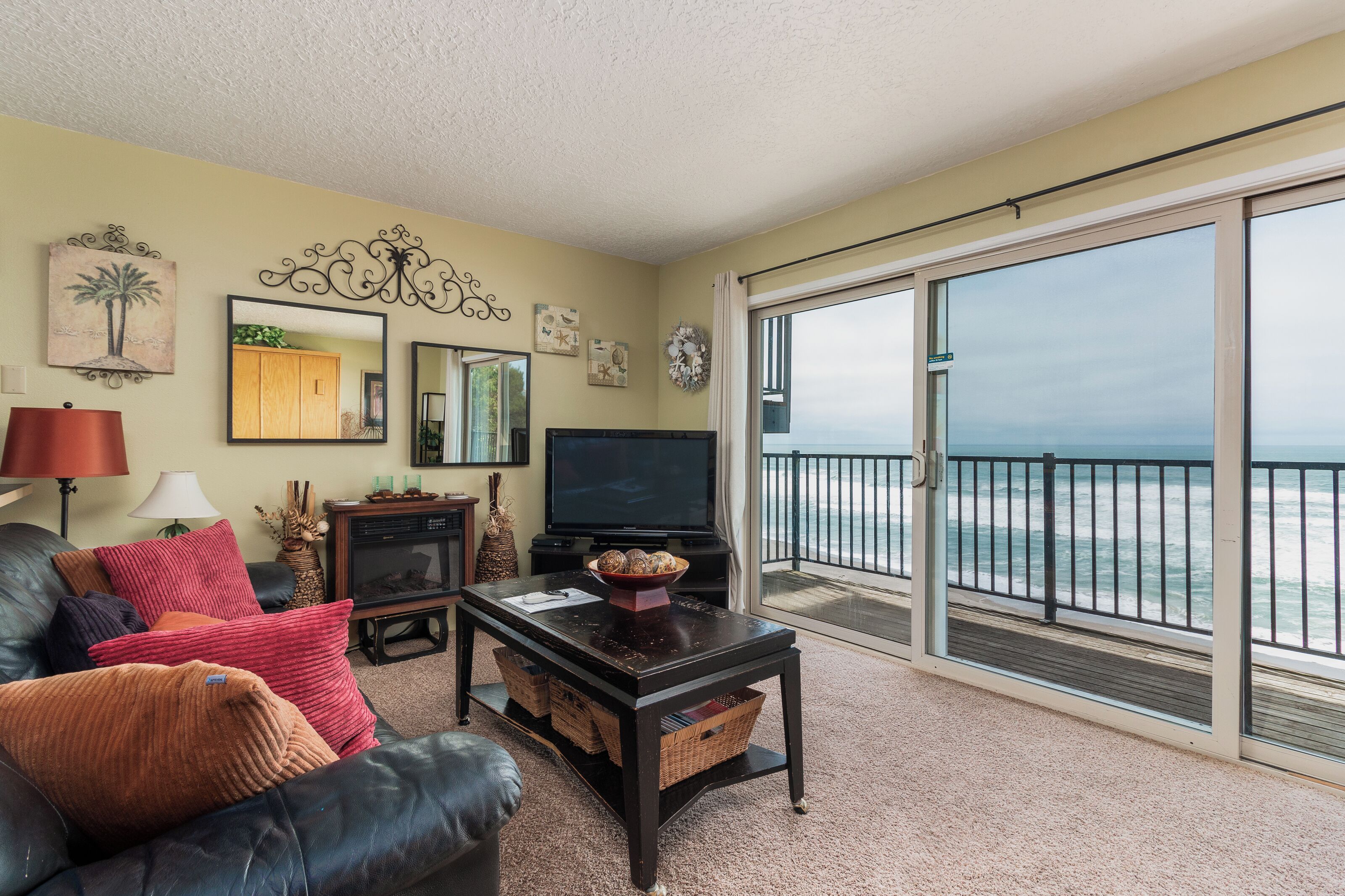 14 Oceanfront 2nd Floor | Living area | Flat-screen TV, DVD player, table tennis