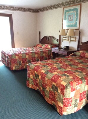 Living area - Tidewater Motel (Hayes)
