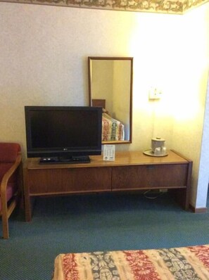 Rollaway beds, free WiFi - Tidewater Motel (Hayes)