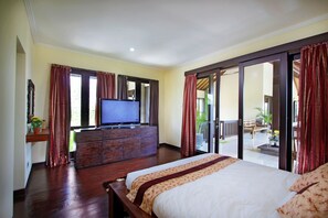 Minibar, in-room safe, desk, blackout curtains - The Bale Tokek Villas (Canggu)