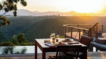Free daily full breakfast