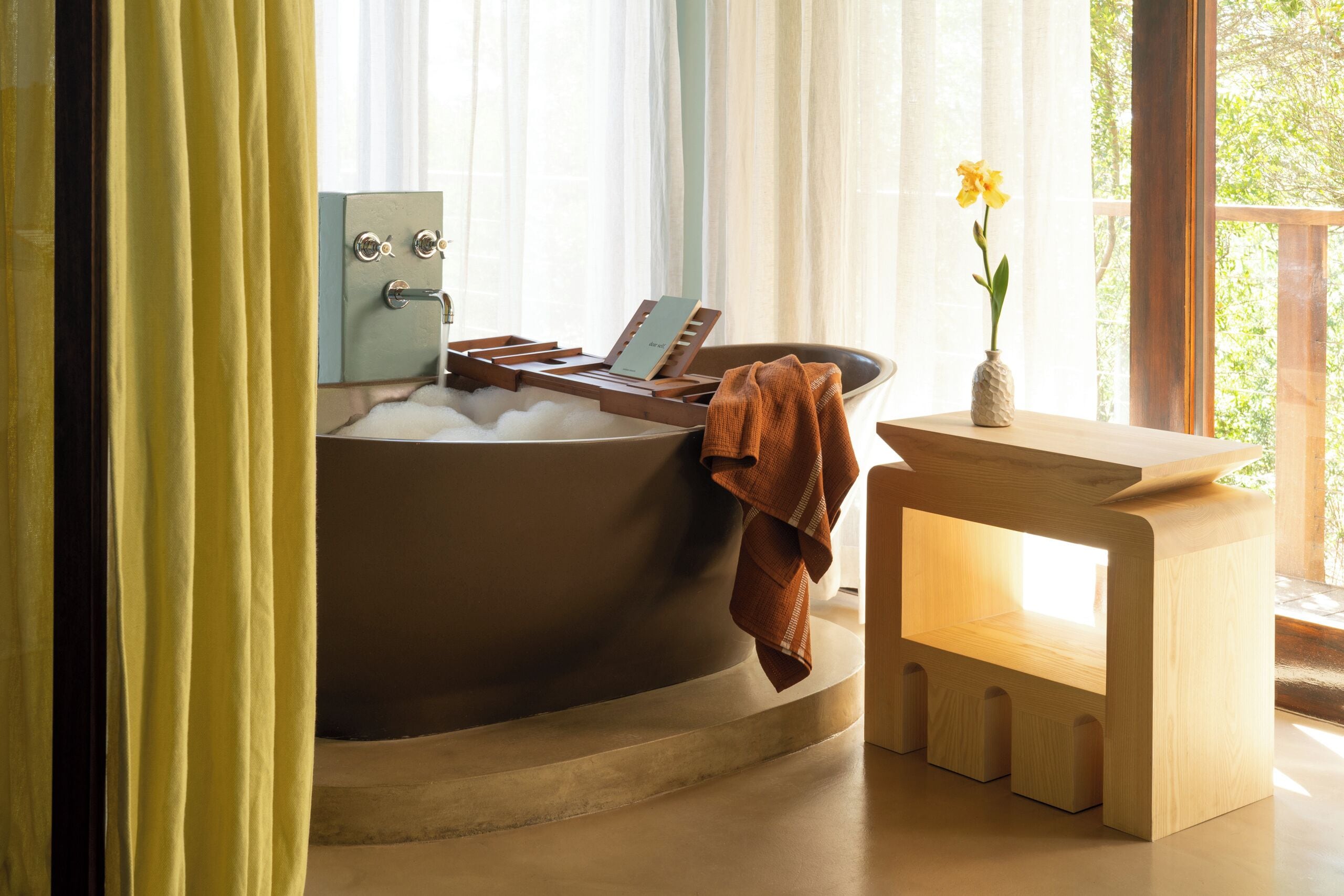 标准房, 浴缸, 山景 | 浴室 | 独立的浴缸和淋浴、深泡浴缸、吹风机、毛巾