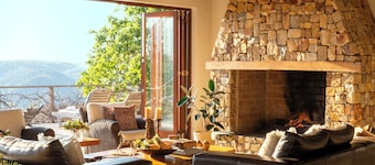 Tamodi Lodge and Stables
