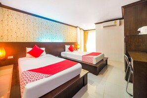 Habitación Deluxe doble | Escritorio, wifi gratis, ropa de cama