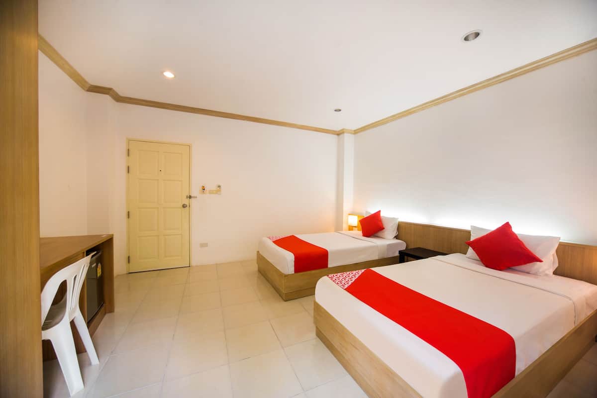 Superior Twin Room | Desk, free WiFi, bed sheets