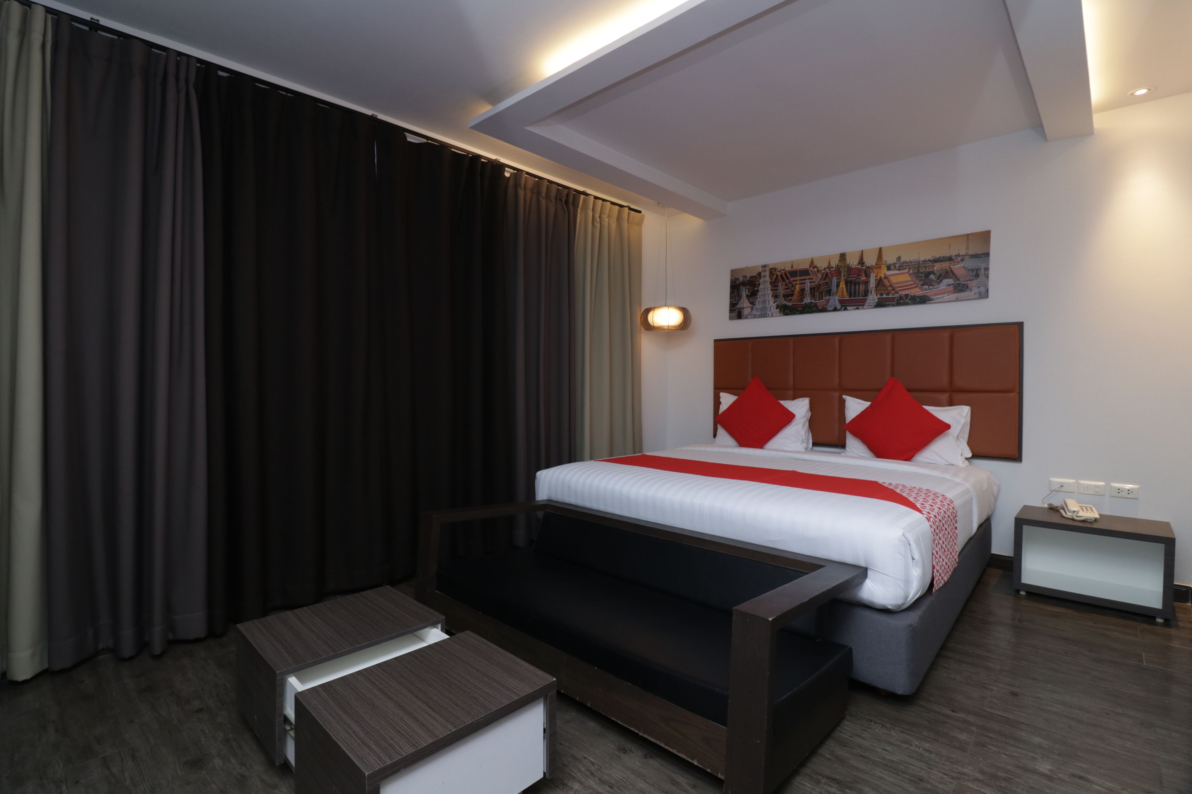 مكتب وواي فاي مجانًا وملاءات أسرّة