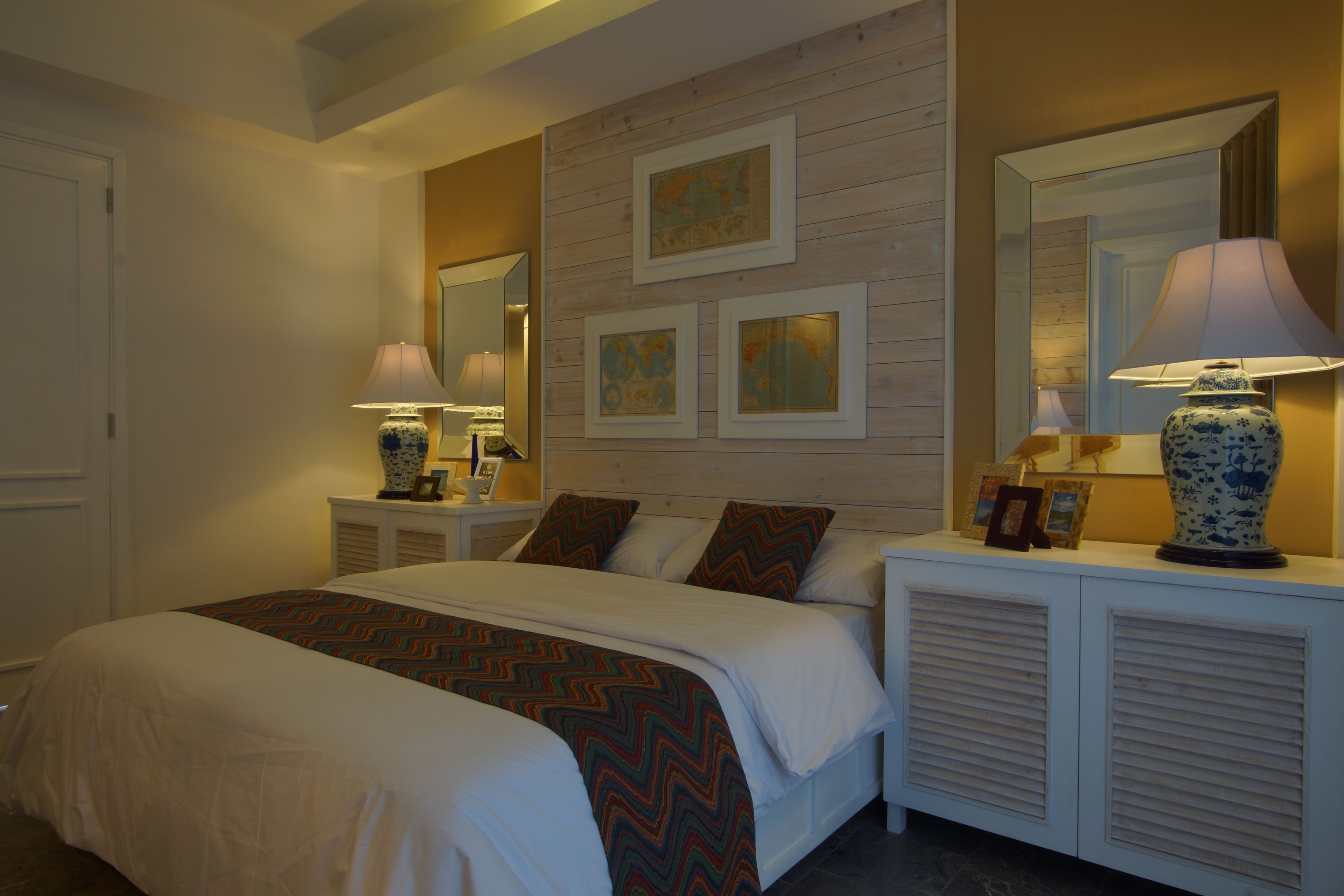 deluxe room | minibar, in-room safe, desk, blackout curtains