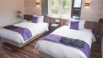 ๋ฃธ, ํก์ฐ, ๋ฐ๋ค ์ ๋ง (Suite, Private Open-air Bath) | 1 ๊ฐ์ ์นจ์ค, ๊ณ ๊ธ ์นจ๊ตฌ, ์ฑ
์, ๋ฌด๋ฃ WiFi