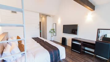 Executive-Zimmer, Whirlpool (Western, with Loft, Private Terrace) | Hochwertige Bettwaren, Schreibtisch, kostenloses WLAN, Bettwäsche
