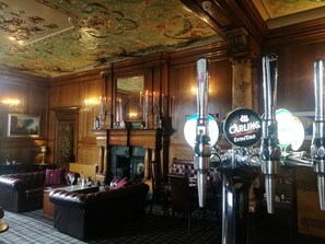 3 Bars/Lounges
