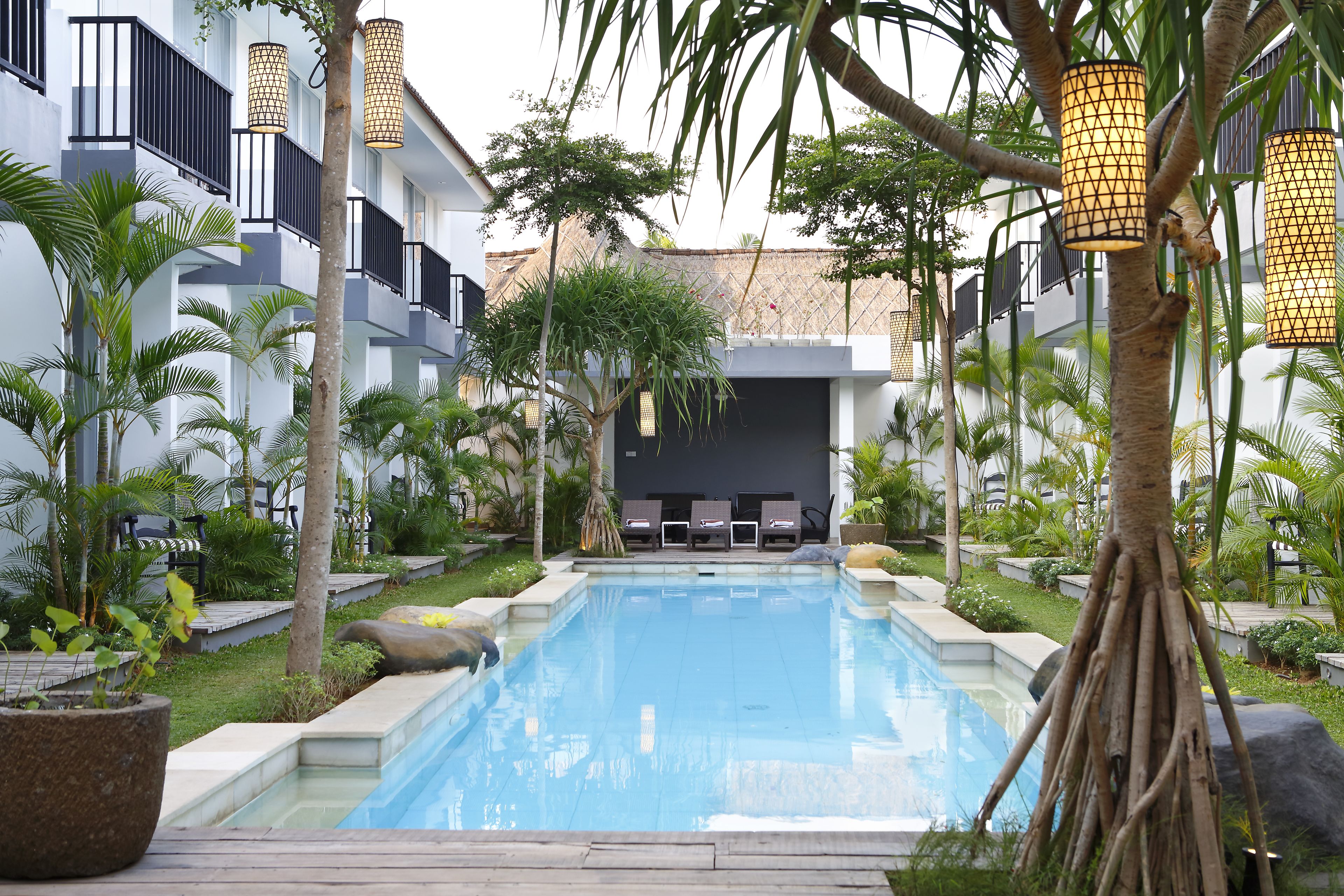 outdoor pool, pool loungers