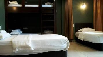 1 bedroom, in-room safe, iron/ironing board, free WiFi