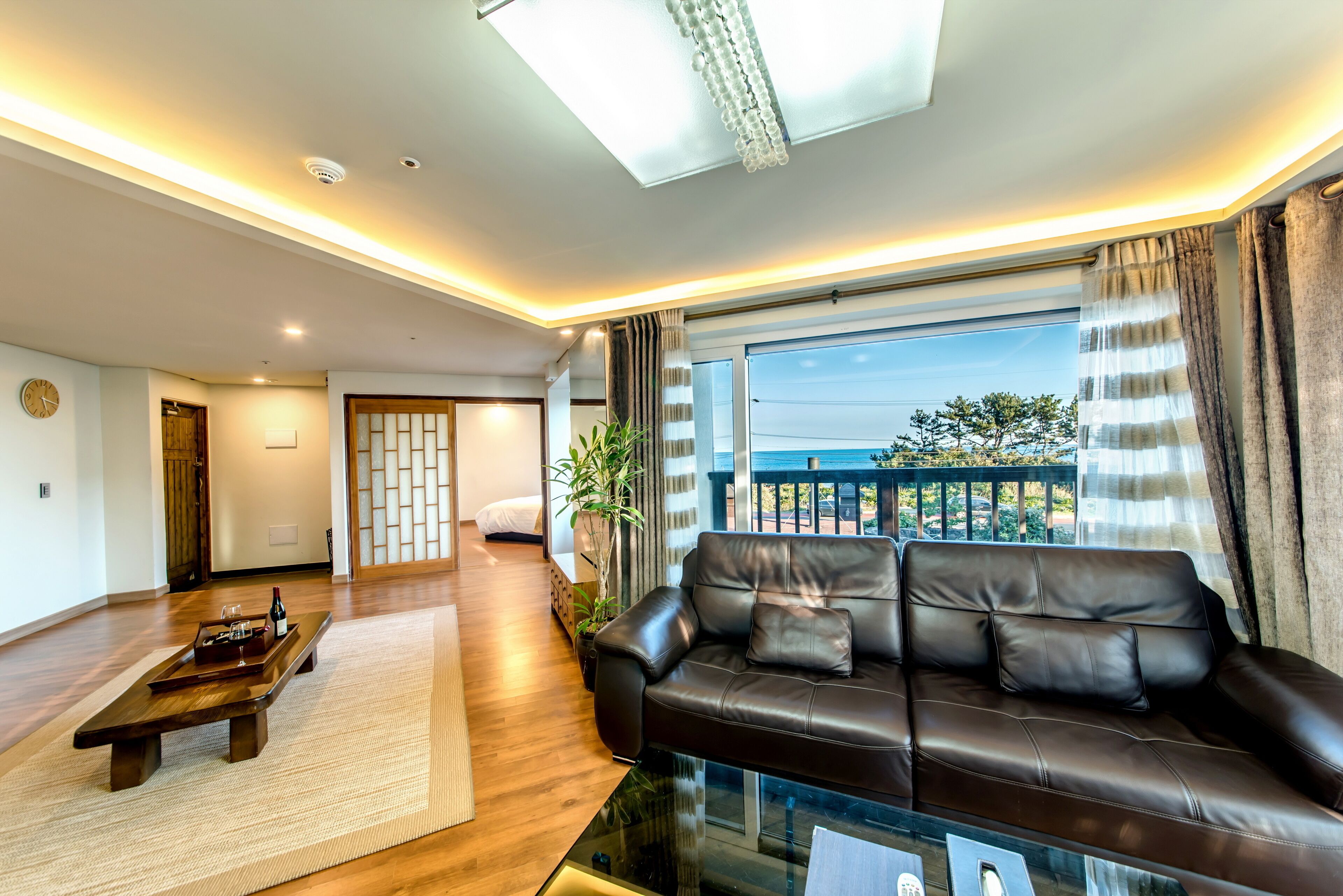 Ropa de cama de alta calidad, cubrecamas y cortinas blackout 