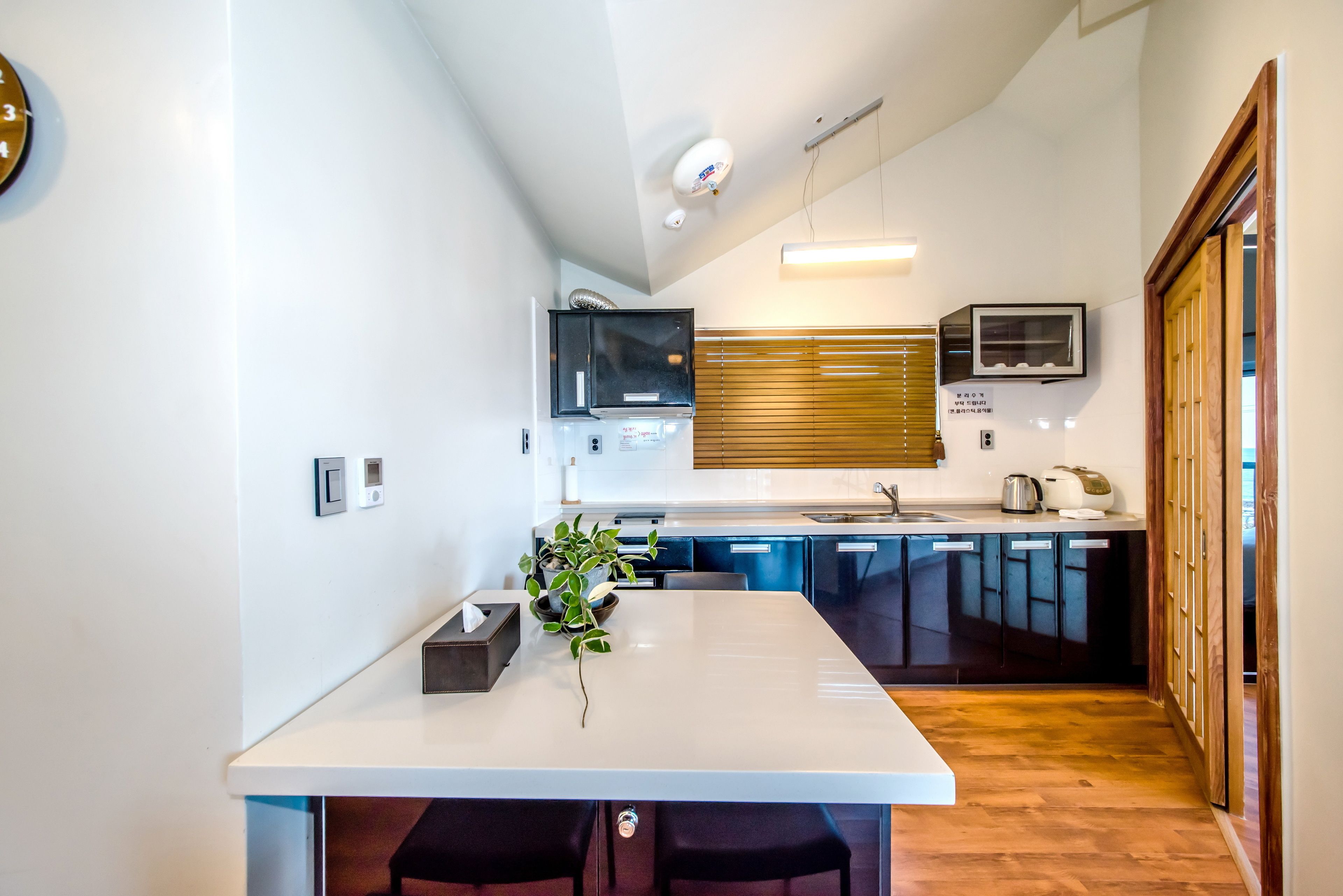 suite, 2 bedrooms, kitchen, ocean view | in-room dining