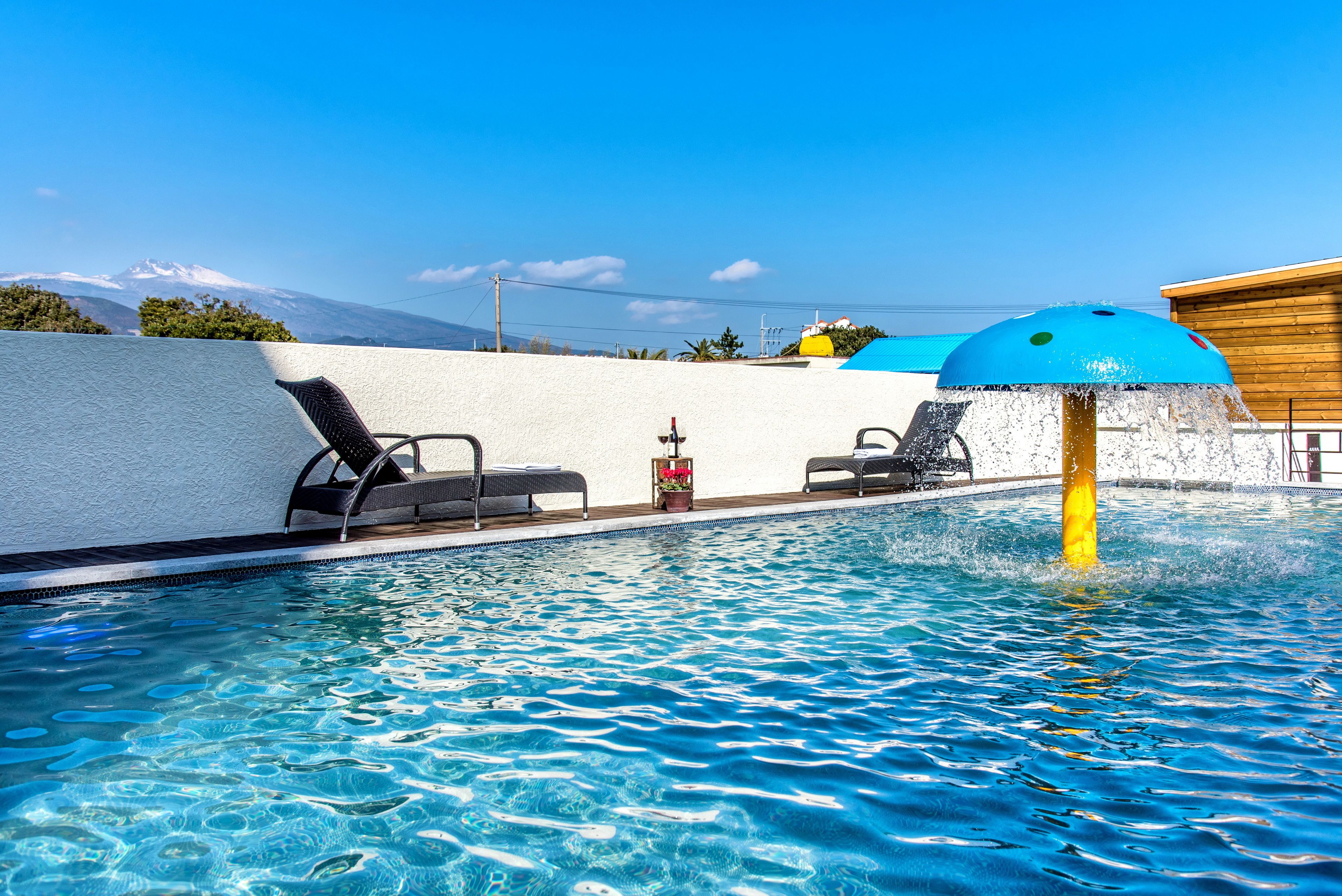 seasonal outdoor pool, open 9:00 am to 7:00 pm, pool umbrellas