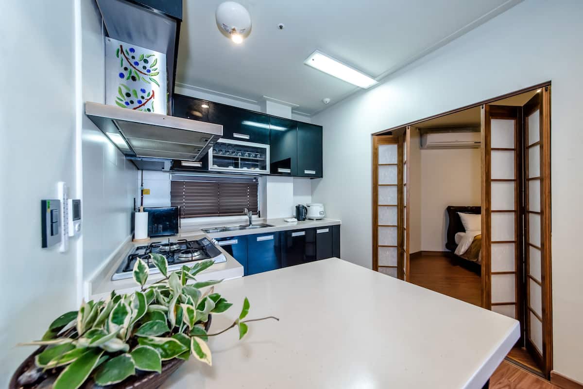 suite, 2 bedrooms, kitchen, ocean view | private kitchenette | fridge, electric kettle, rice cooker, cookware/dishes/utensils