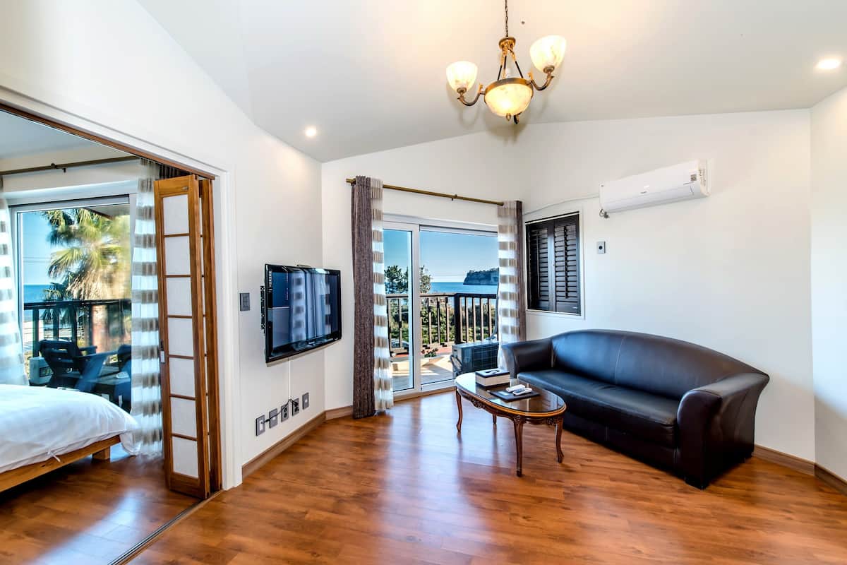 Standard Double Room | Living room