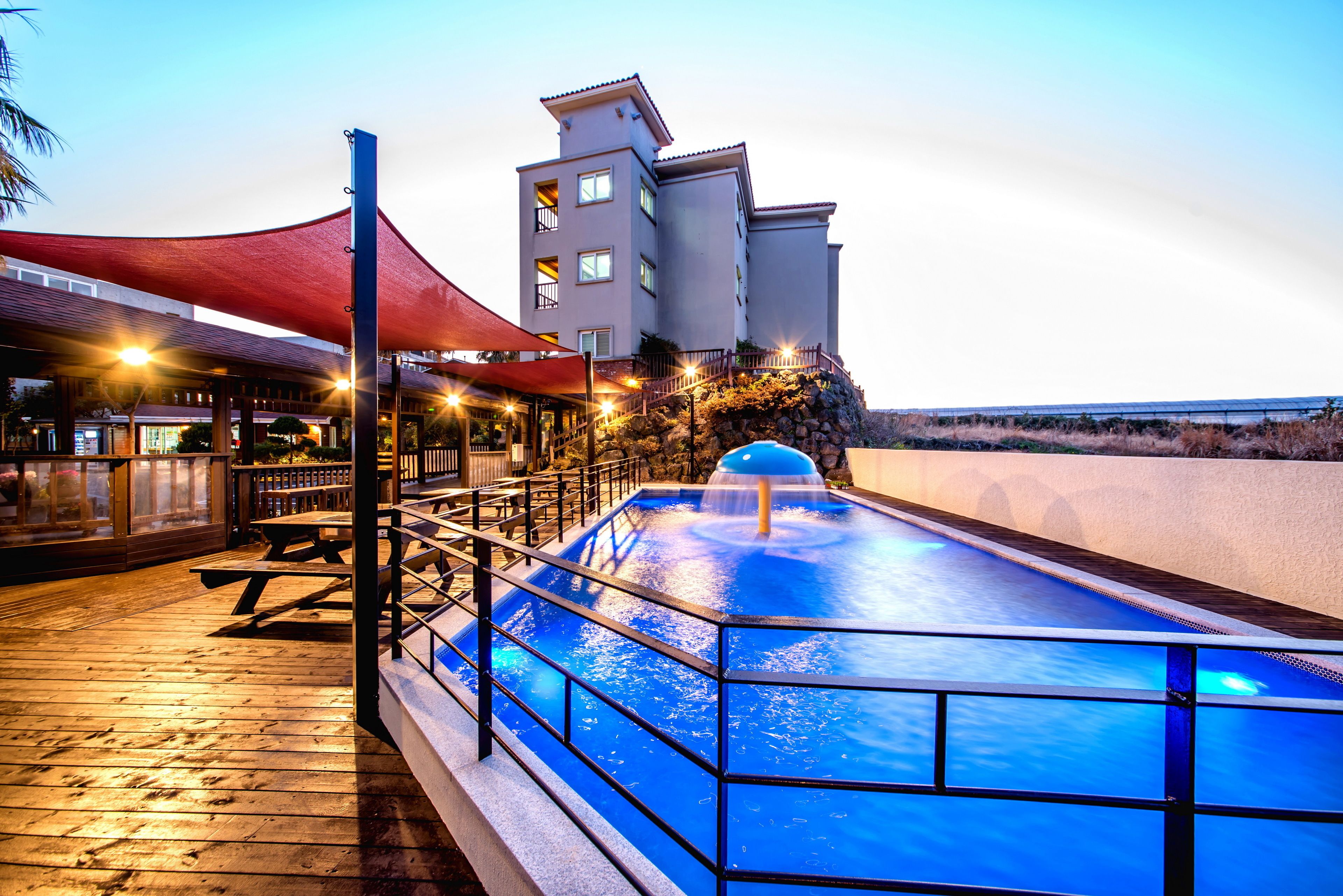 seasonal outdoor pool, open 9:00 am to 7:00 pm, pool umbrellas