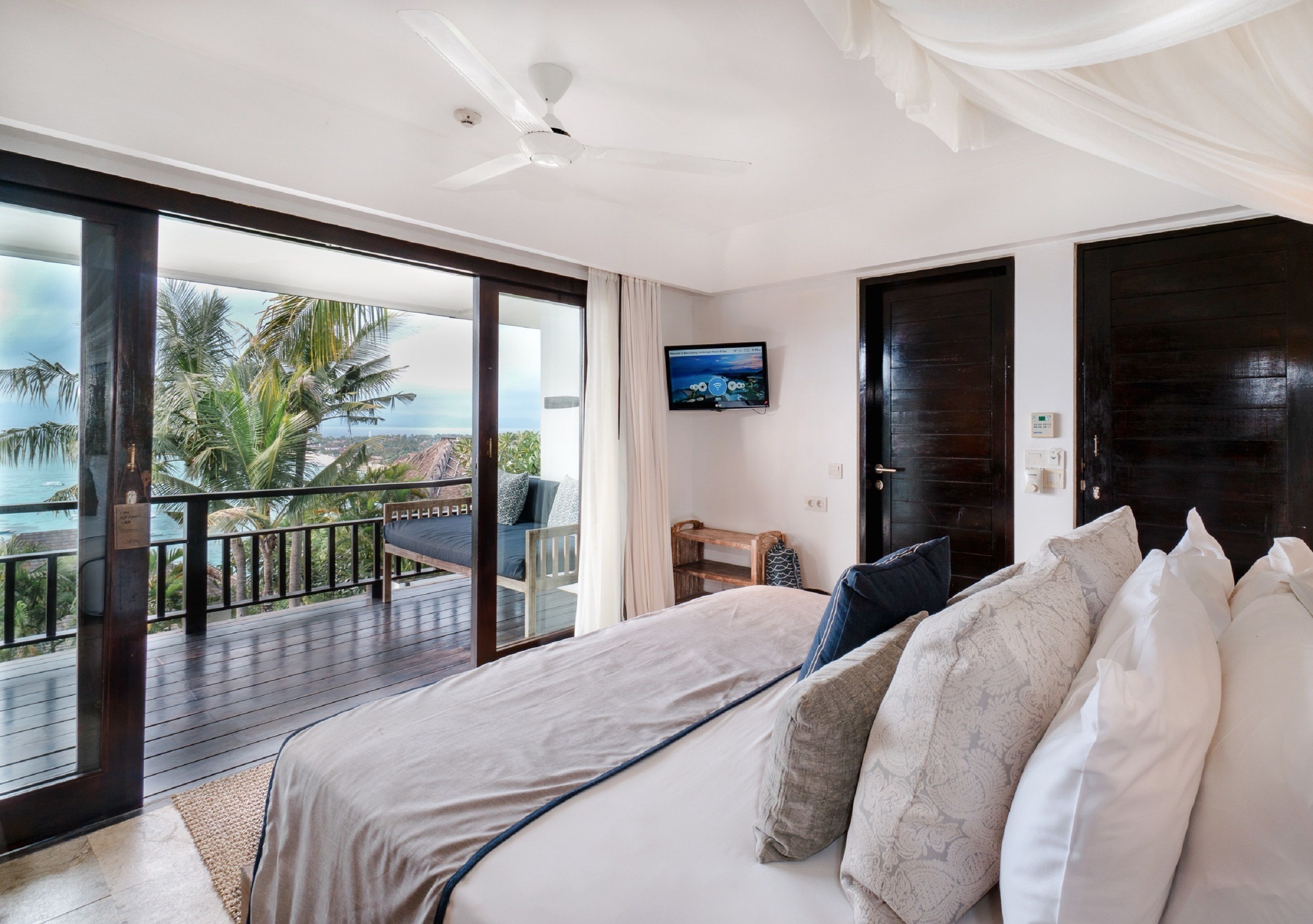 1 chambre, minibar, coffres-forts dans les chambres, bureau