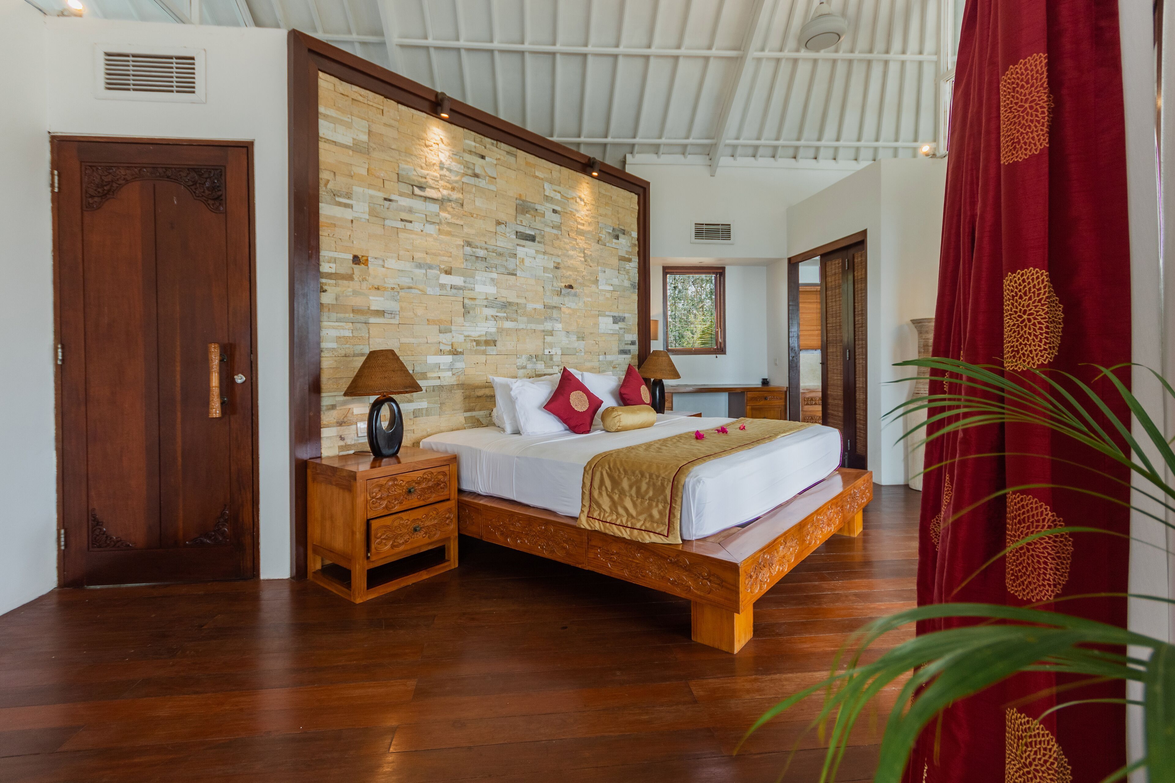 1 chambre, minibar, coffres-forts dans les chambres, bureau