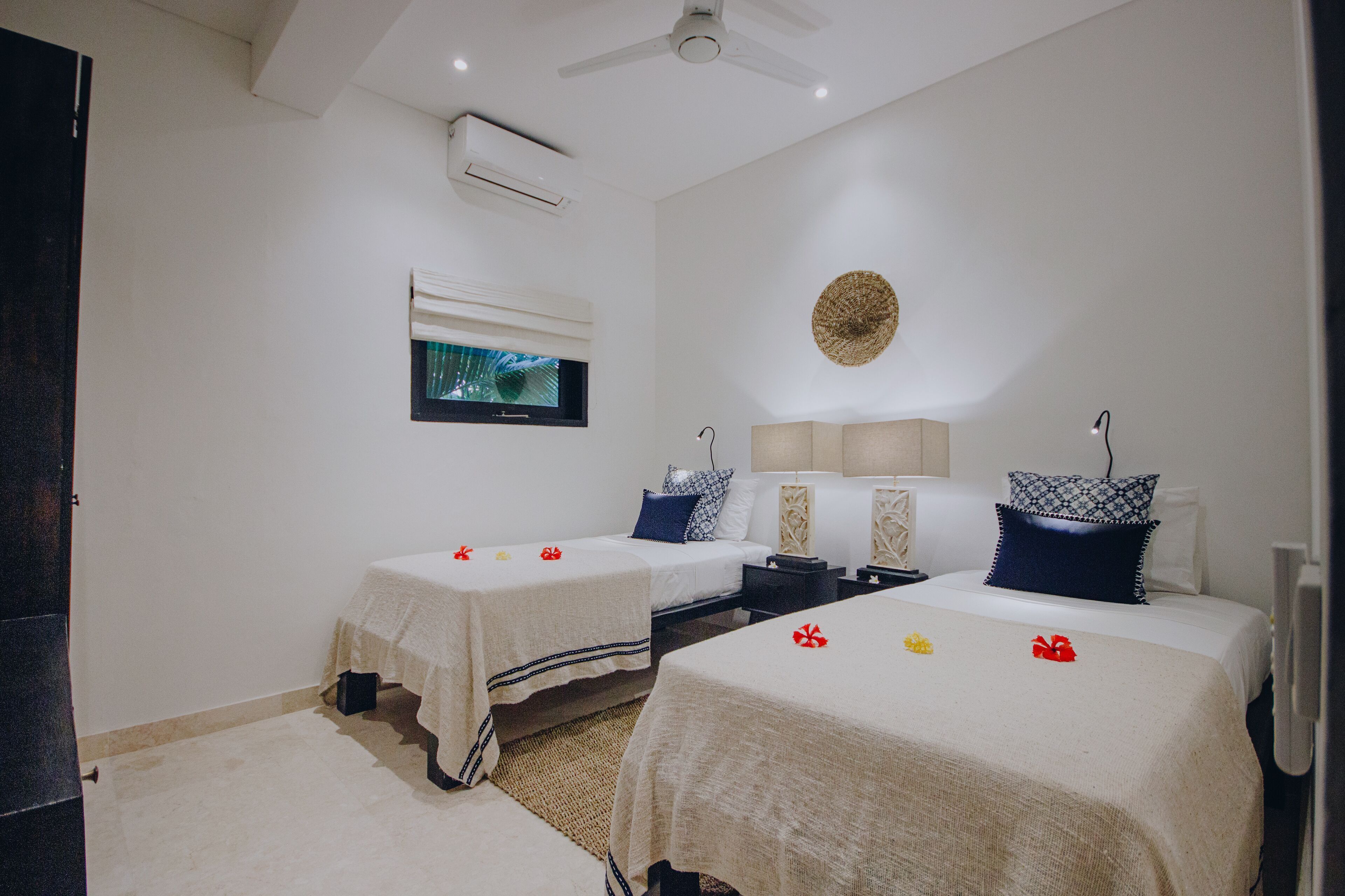 1 chambre, minibar, coffres-forts dans les chambres, bureau