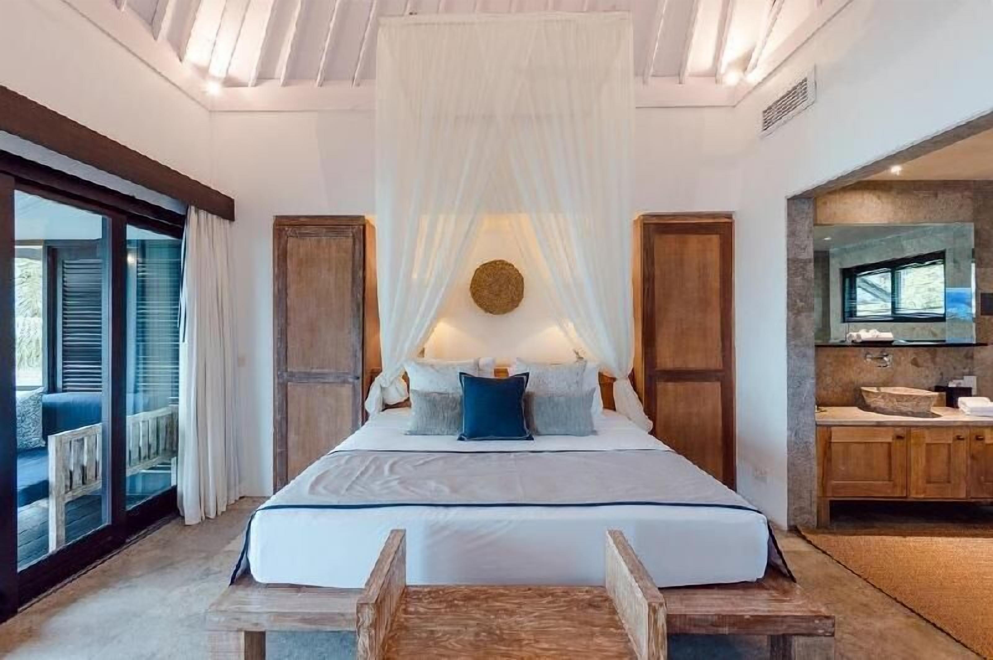 1 chambre, minibar, coffres-forts dans les chambres, bureau