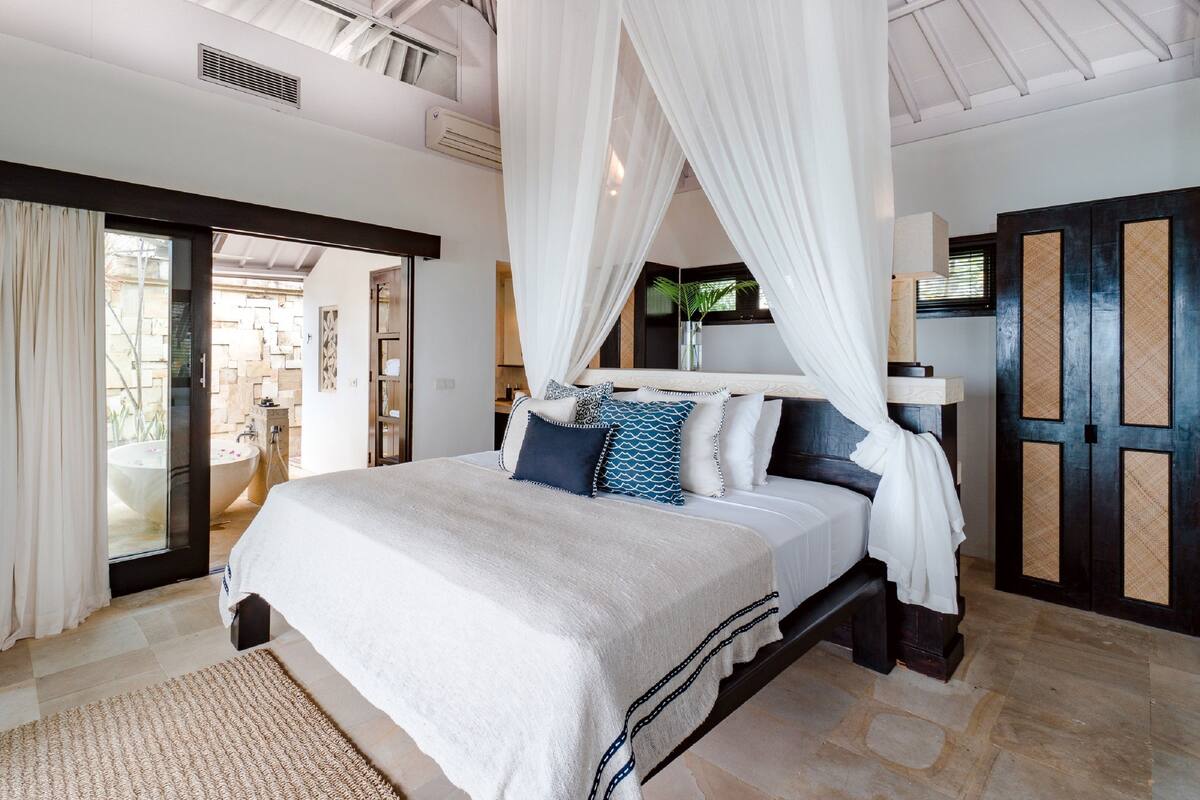 One Bedroom Villa | 1 bedroom, minibar, in-room safe, desk