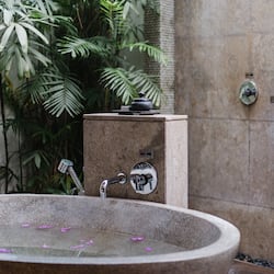 Double Room | Bathroom | Free toiletries, hair dryer, bathrobes, slippers