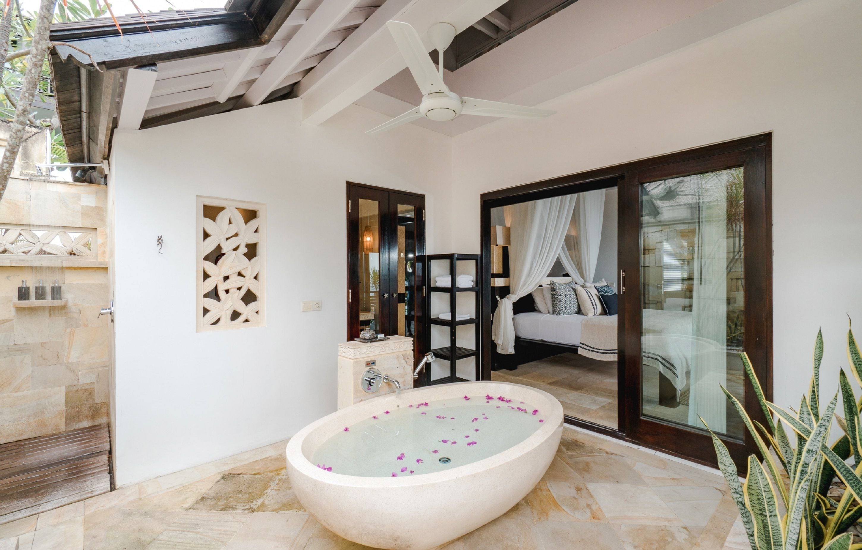 one bedroom villa | bathroom | free toiletries, hair dryer, bathrobes, slippers